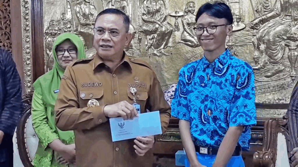 Kisah Gelar Abdi Fistawan,Anak Tukang Bakso Yang Sukses